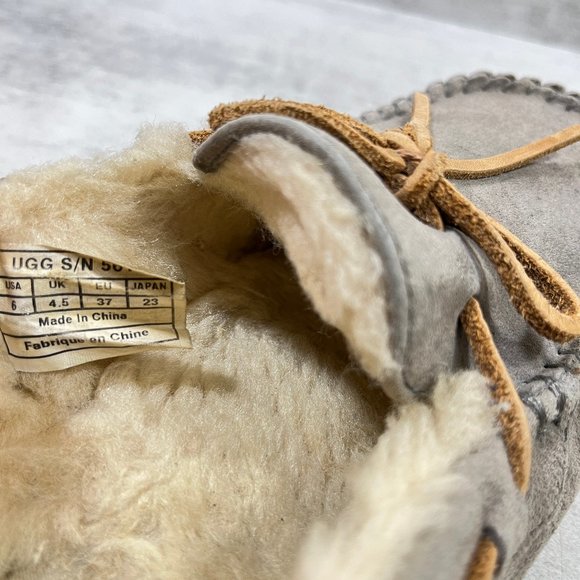 Ugg Dakota Moccasin Fur Lined Slippers - Women's Size 6 - Picture 8 of 8